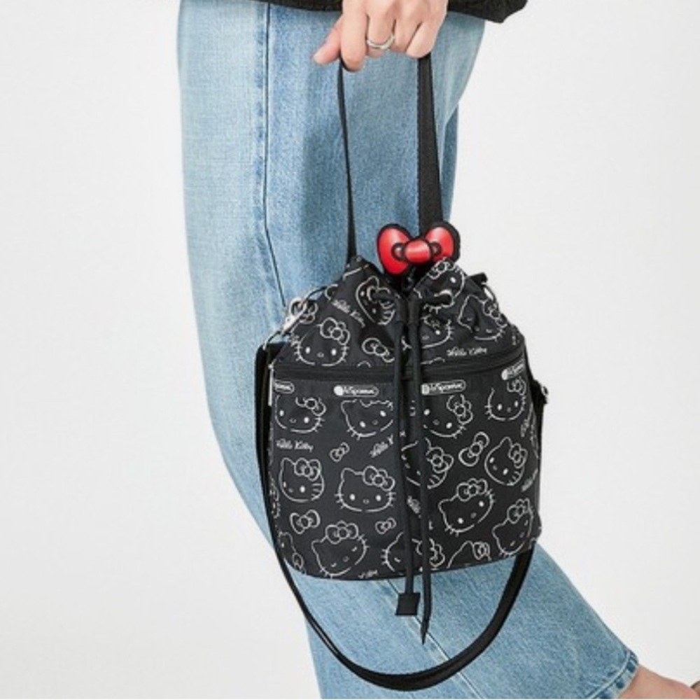 Hello Kitty x LeSportsac Drawstring Bucket Bag (I Am A Star)